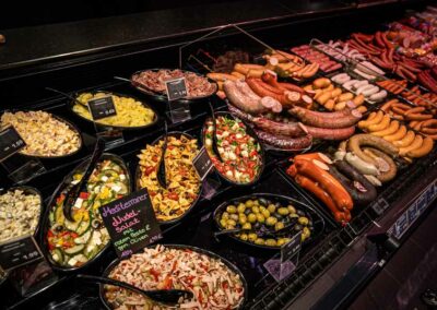 Salate und Delikatessen